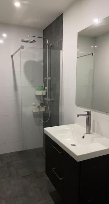 روتردام Lovely 1 Private Bedroom With Garden View المظهر الخارجي الصورة